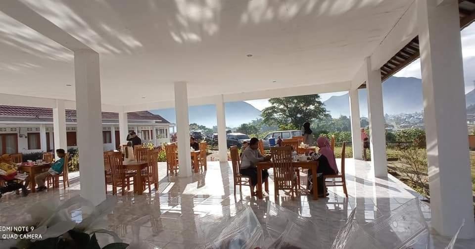 Rinjani Hill Hotel 셈바룬 라왕 외부 사진