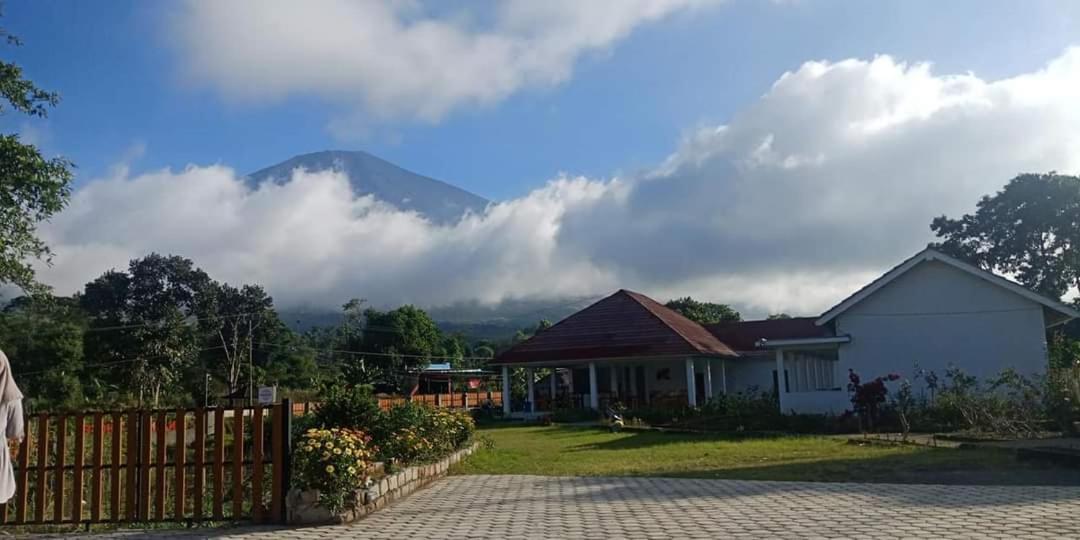 Rinjani Hill Hotel 셈바룬 라왕 외부 사진